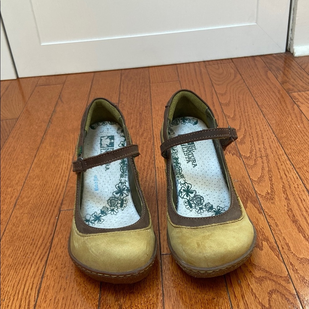 Stylish Mary Jane Shoes - Green and Brown